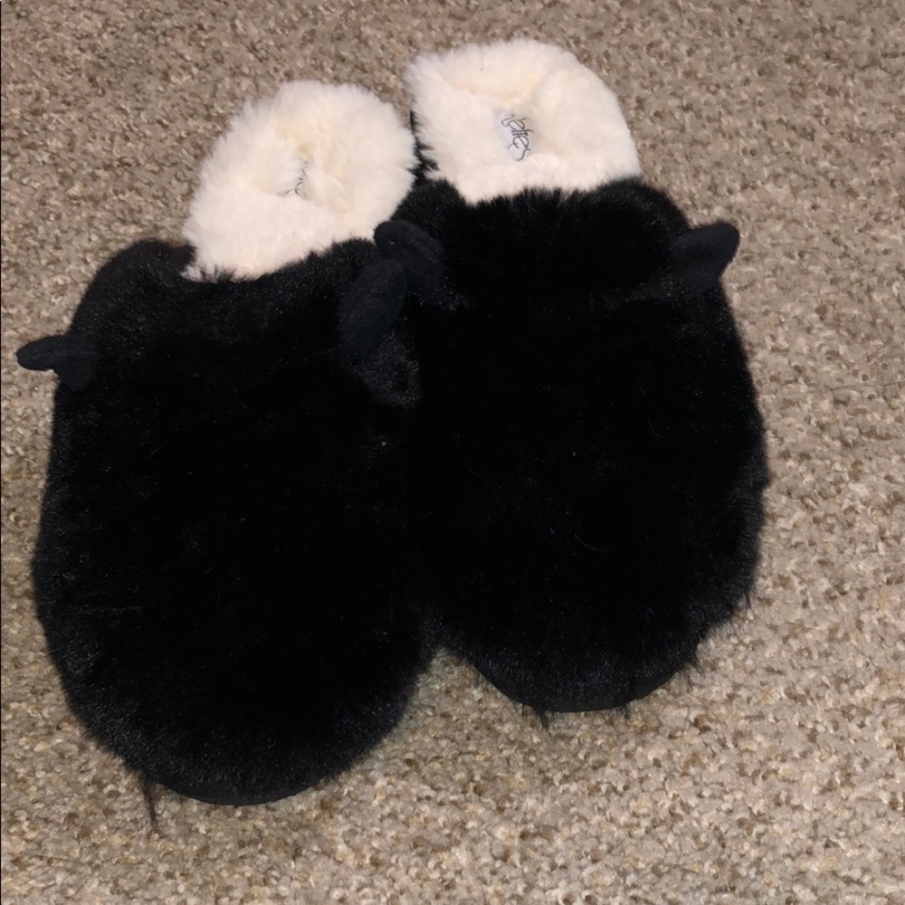 Fuzzy house shoes